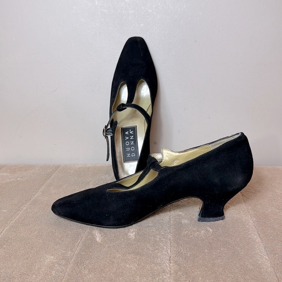 NUOVA DONNA suede pumps - Picture 1 of 8